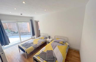 Photo 1 - Twin Studio Flat in Sutton - Ground Floor