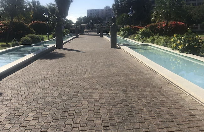 Kensington with pool - Photo 29