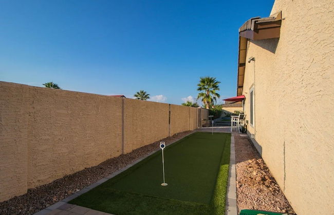 Spectacular Hilltop Home W/resort Like Backyard! - Photo 31