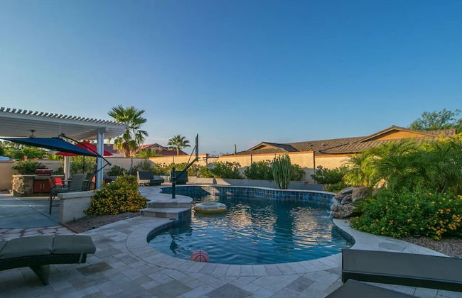 Spectacular Hilltop Home W/resort Like Backyard! - Photo 26