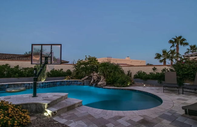 Spectacular Hilltop Home W/resort Like Backyard! - Photo 29