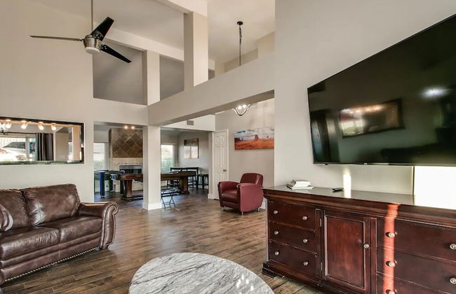 Spectacular Hilltop Home W/resort Like Backyard! - Photo 16