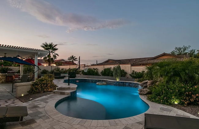 Spectacular Hilltop Home W/resort Like Backyard! - Photo 30