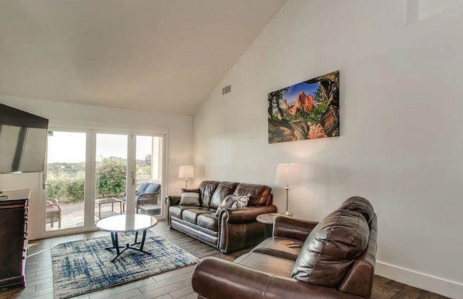 Spectacular Hilltop Home W/resort Like Backyard! - Photo 18