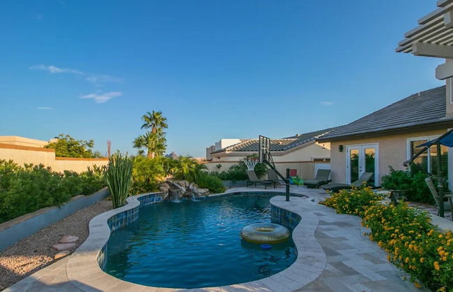 Spectacular Hilltop Home W/resort Like Backyard! - Photo 28