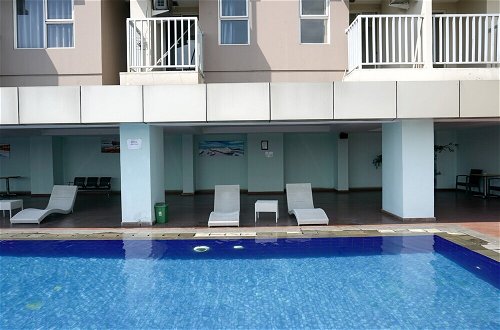 Foto 16 - Cozy Living Studio Apartment At Belmont Residence Near Puri
