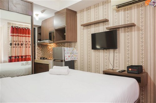 Photo 6 - Cozy Living Studio Apartment At Belmont Residence Near Puri