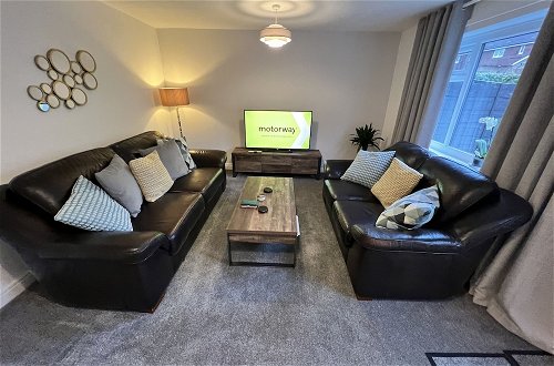 Photo 31 - vERY comfy town house