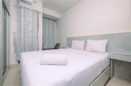Foto 1 - Cozy And Simply Look Studio Room At Transpark Cibubur Apartment