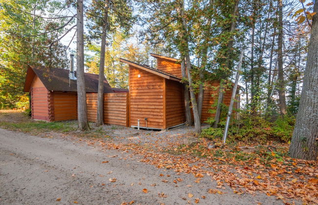 Lakepoint Cottage Resort - Photo 17