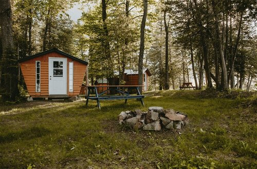 Photo 2 - Lakepoint Cottage Resort