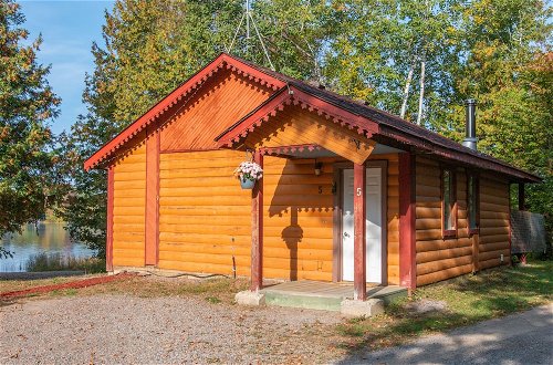 Foto 25 - Lakepoint Cottage Resort