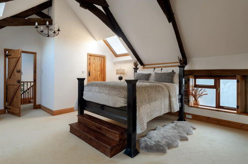 Photo 15 - The Old Coach House - Converted Barn With Private Garden Parking and Fireplace