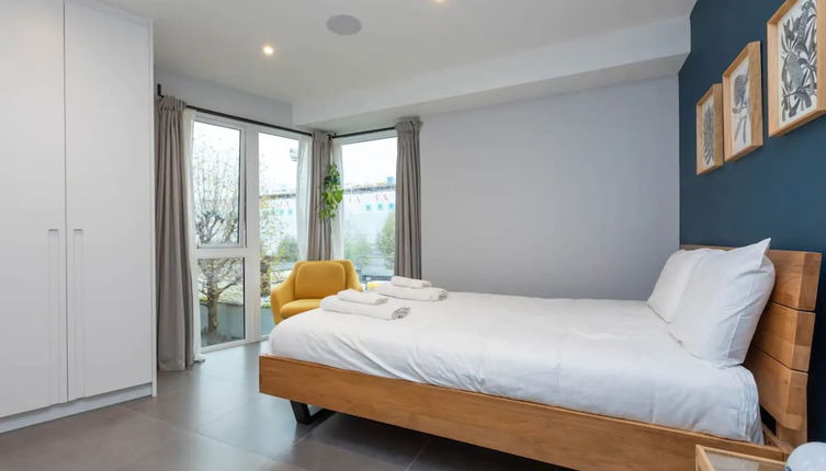 Photo 1 - Modern Family Friendly 2 Bedroom Flat in Hackney Wick