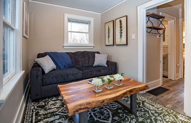 Cozy Carriage House, Walk to UNC, Free Bikes - Photo 1