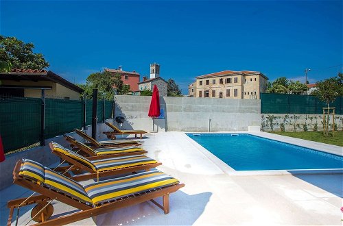 Photo 24 - Holiday Home in Brtonigla With Private Pool