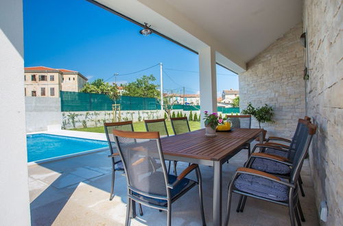 Photo 19 - Stylish Holiday Home in Brtonigla With Private Pool