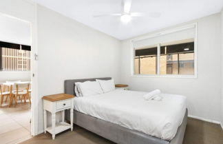 Photo 2 - Bright 2 Bedroom Apartment in Burleigh Beach