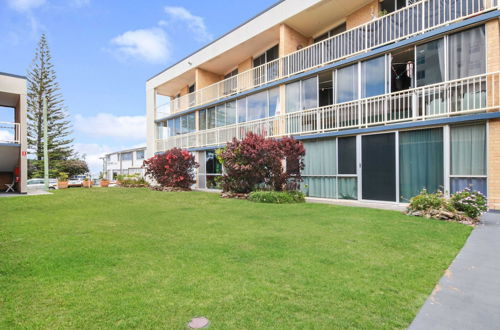 Photo 16 - Bright 2 Bedroom Apartment in Burleigh Beach