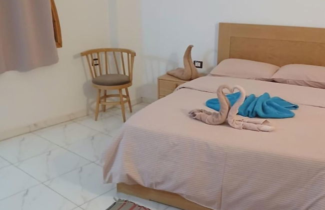 3-bed Apartment With Sea View Sleeps 6 - Photo 2