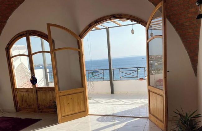 3-bed Apartment With Sea View Sleeps 6 - Photo 1