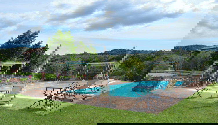 Foto 1 - Charming Apartment With Pool and Countryside Views