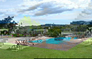 Foto 1 - Charming Apartment With Pool and Countryside Views