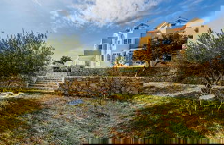 Foto 1 - Luxurious Haven Villa With Pool and Mediterranean Garden