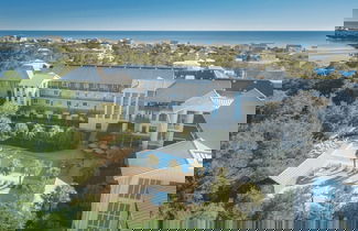 Foto 2 - Smurf Mountain by Avantstay Private Beach + Pool Redfish Village
