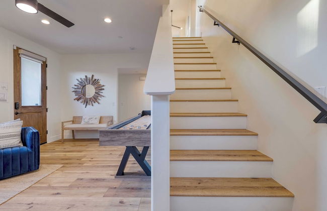 Sunset Serenity by Avantstay Rooftop w/ Hot Tub & Fire Pit, 3 Blocks to Beach! - Photo 23