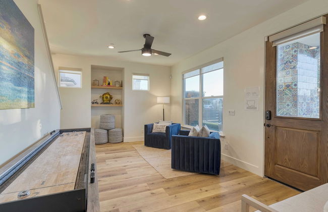 Sunset Serenity by Avantstay Rooftop w/ Hot Tub & Fire Pit, 3 Blocks to Beach! - Photo 9