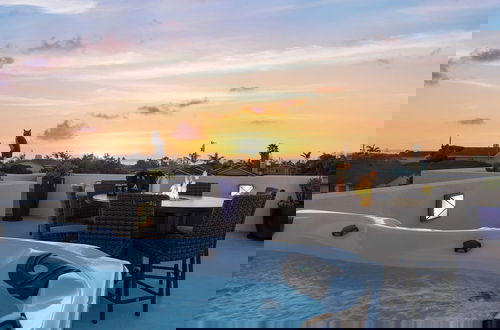 Foto 39 - Sunset Serenity by Avantstay Rooftop w/ Hot Tub & Fire Pit, 3 Blocks to Beach!