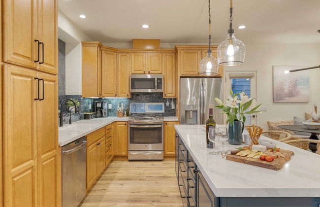 Sunset Serenity by Avantstay Rooftop w/ Hot Tub & Fire Pit, 3 Blocks to Beach! - Photo 4