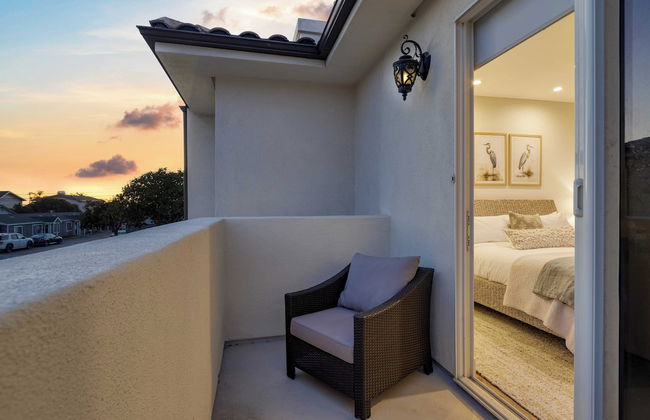 Sunset Serenity by Avantstay Rooftop w/ Hot Tub & Fire Pit, 3 Blocks to Beach! - Photo 32