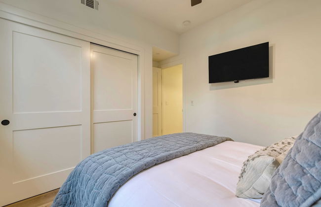 Sunset Serenity by Avantstay Rooftop w/ Hot Tub & Fire Pit, 3 Blocks to Beach! - Photo 27