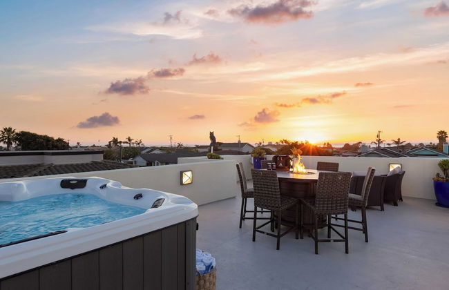 Sunset Serenity by Avantstay Rooftop w/ Hot Tub & Fire Pit, 3 Blocks to Beach! - Photo 15