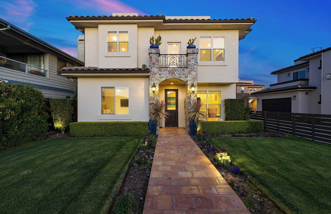 Sunset Serenity by Avantstay Rooftop w/ Hot Tub & Fire Pit, 3 Blocks to Beach! - Photo 44