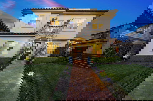 Foto 44 - Sunset Serenity by Avantstay Rooftop w/ Hot Tub & Fire Pit, 3 Blocks to Beach!