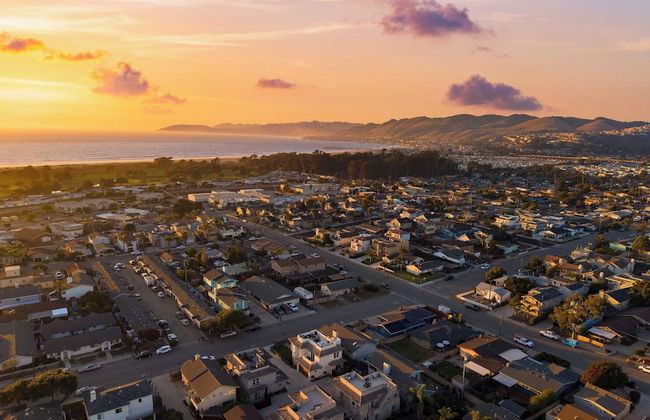 Sunset Serenity by Avantstay Rooftop w/ Hot Tub & Fire Pit, 3 Blocks to Beach! - Photo 48
