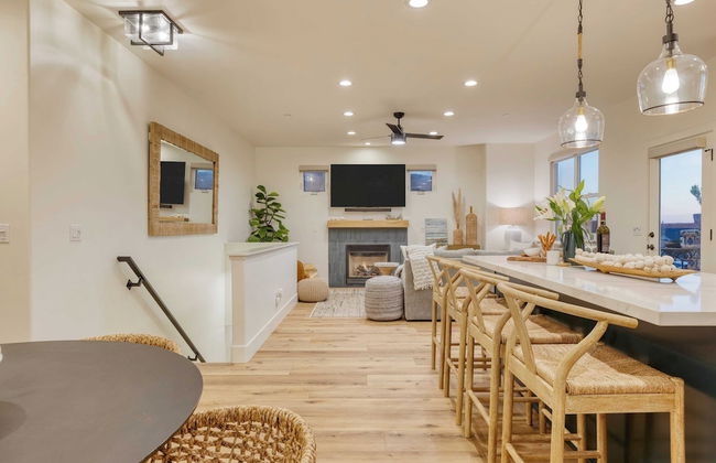Sunset Serenity by Avantstay Rooftop w/ Hot Tub & Fire Pit, 3 Blocks to Beach! - Photo 8
