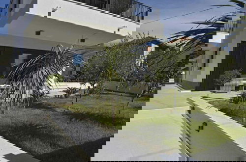 Foto 34 - Luxury Slatine Apartments With Terrace and Garden