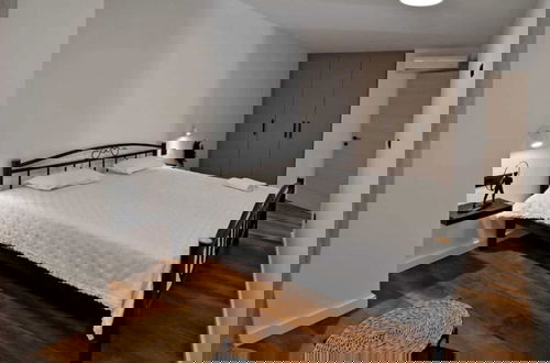 Foto 2 - Luxury Slatine Apartments With Terrace and Garden