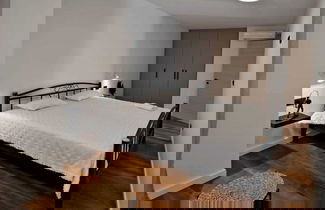 Foto 2 - Luxury Slatine Apartments With Terrace and Garden