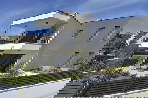 Foto 29 - Luxury Slatine Apartments With Terrace and Garden