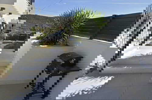 Foto 31 - Luxury Slatine Apartments With Terrace and Garden