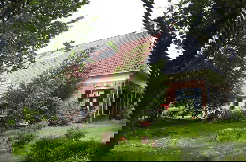Foto 32 - Authentic Farmhouse in Pingjum With Hot Tub