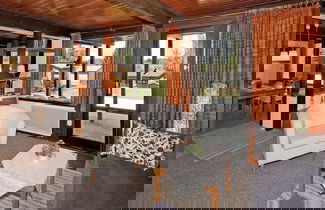 Foto 2 - Wooden Chalet With Terrace Near a Swimming Lake