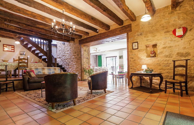 Spacious Farmhouse With Private Heated Pool in a Rustic Garden - Photo 41