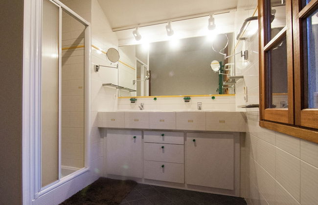 Spacious Farmhouse With Private Heated Pool in a Rustic Garden - Photo 67