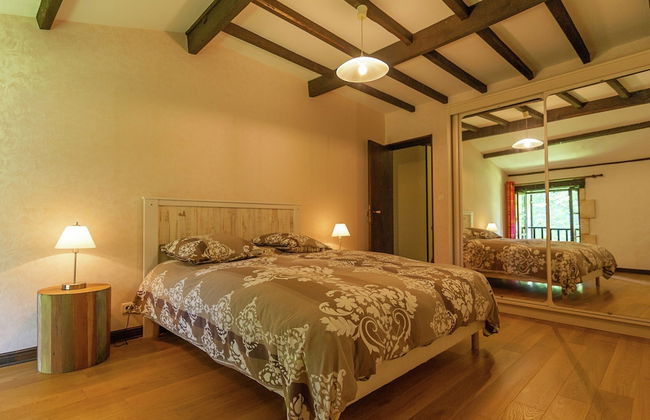 Spacious Farmhouse With Private Heated Pool in a Rustic Garden - Photo 16